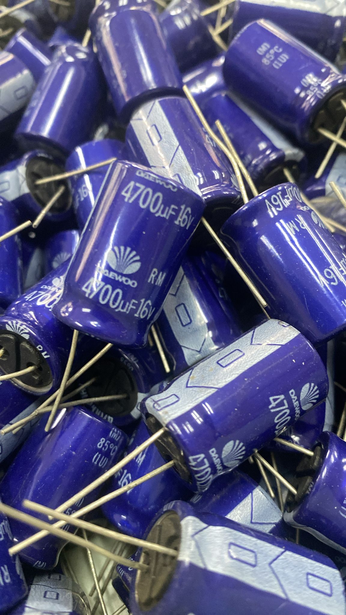 Condensatore elettrolitico 4700Uf 16V