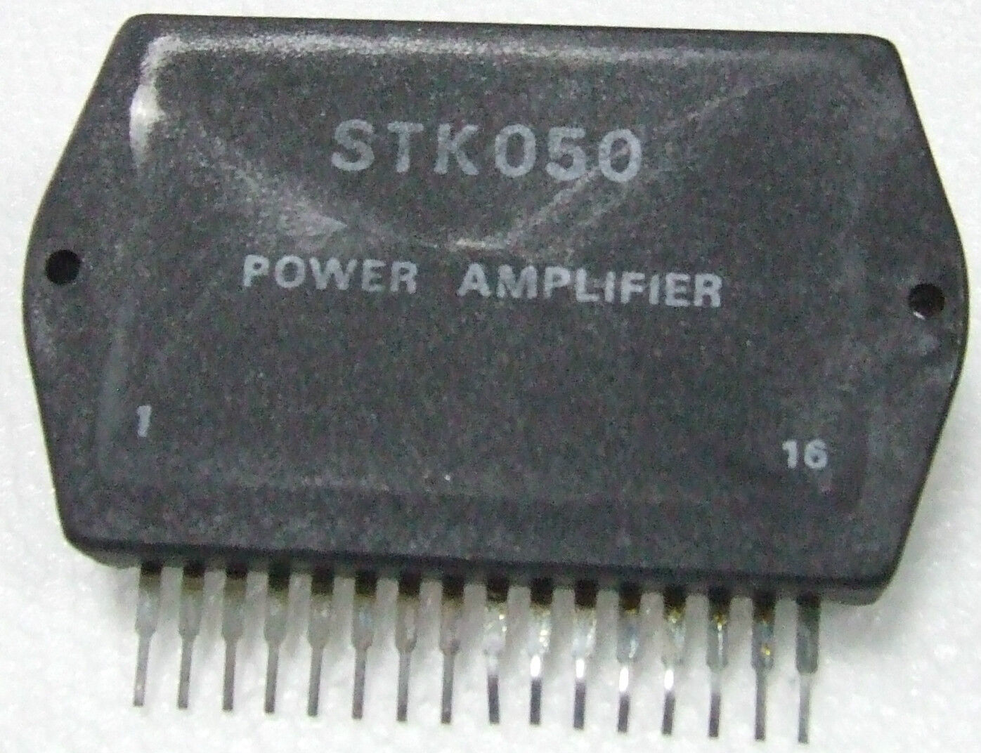 STK050 Amplificatore